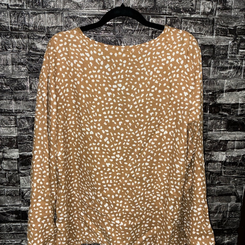 Maurice’s Beige Polka Dot Top NTW - Picture 2 of 2